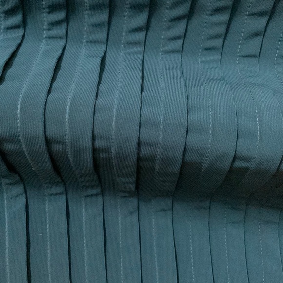 Emerald Green Party dress - Picture 4 of 7